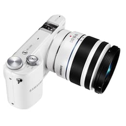 NX2000 - Blanc + Samsung NX 18-55mm f/3.5-5.6 OIS + NX 50-200mm f/4-5.6 ED OIS II f/3.5-5.6 + f/4-5.6